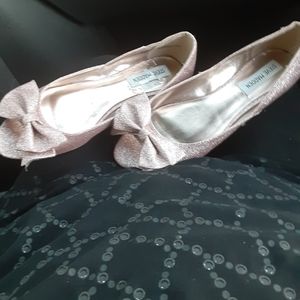 Very pretty pink shimmering shoes size 8